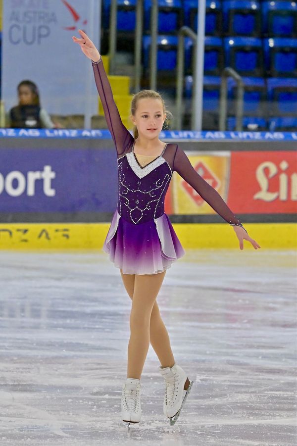 Vivienne Marzluf